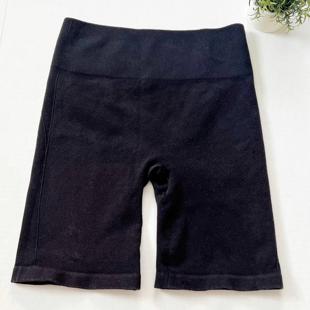 Everlane High Rise Elastic Waist Bike Shorts in Black